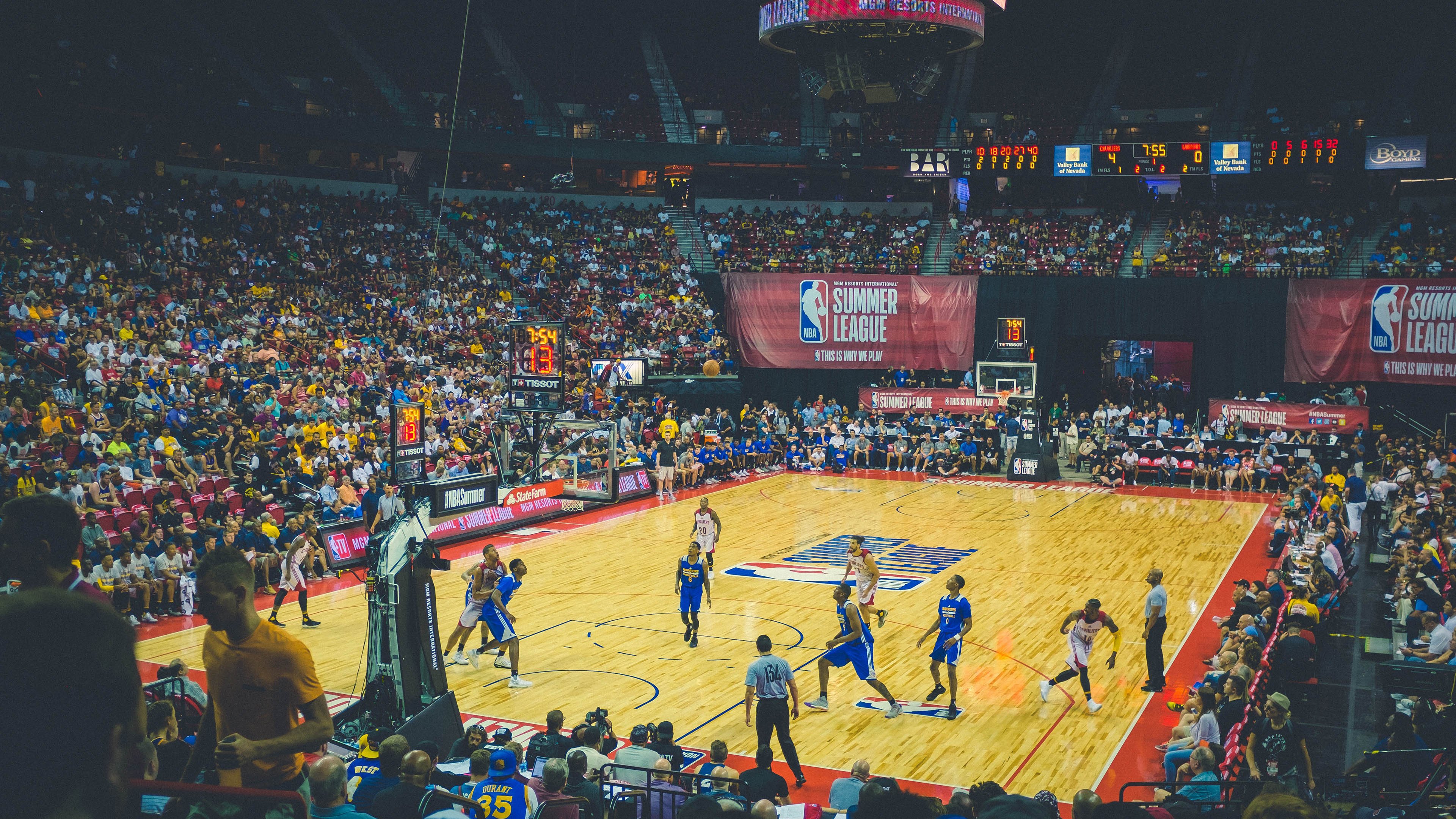 浓眉成为胜负手，76人生死战险胜鹈鹕