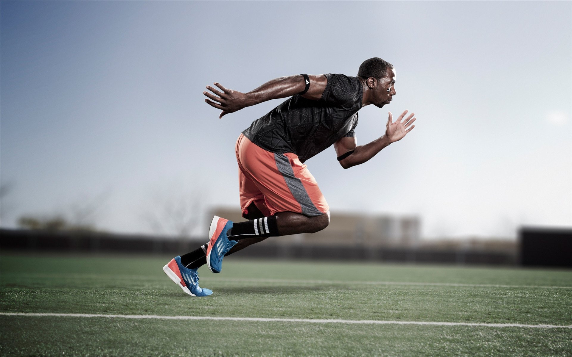 铁血巴黎铸就铜墙铁壁，梅西关键一传锁定胜局—欧冠赛场上的战术博弈与巨星光芒